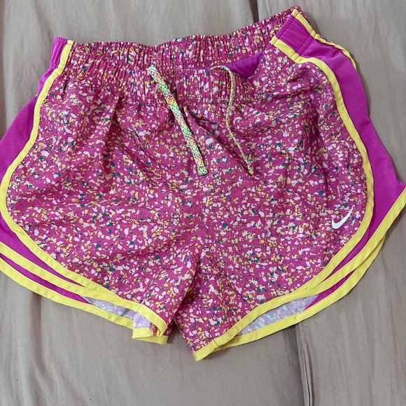 Nike dry fit shorts - Picture 1 of 3